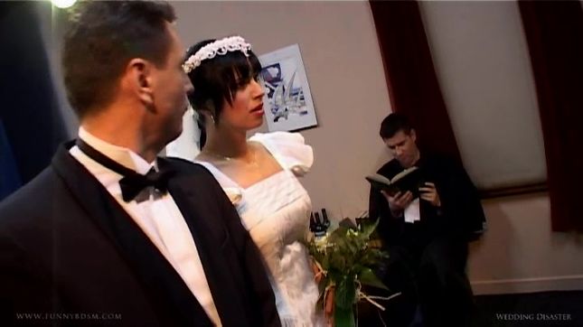 Порно видео Священник помог жениху выебать невесту на свадьбе