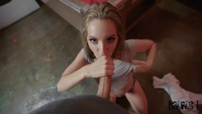 Порно видео Знакомство с блондой кончилось страстным сексом