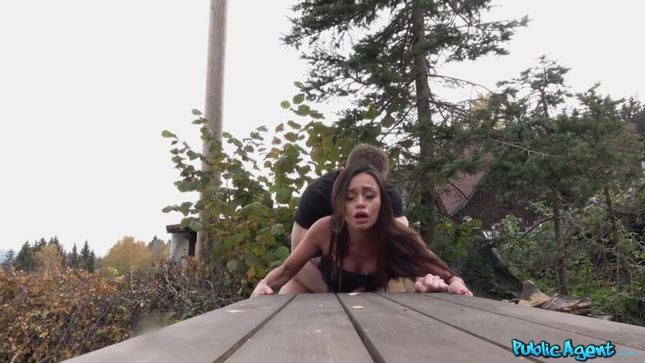 Порно видео Пикапер после секса обкончал попку продажной телки