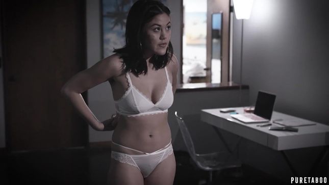 Порно видео Сосед в татухах аналом отучает азиатку от мастурбации