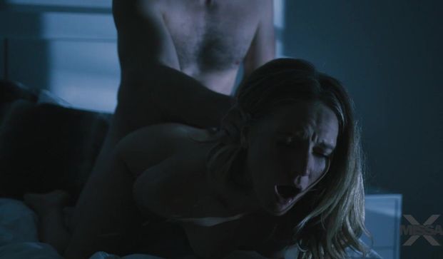 Порно видео Жаркий секс с супругой поздней ночью