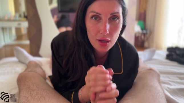 Порно видео Пацан застал мачеху за мастурбацией