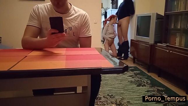 Порно видео Porno Tempus изменяет мужу прямо у него за спиной