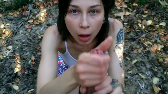 Порно видео Горячий минет от Laruna Mave на природе