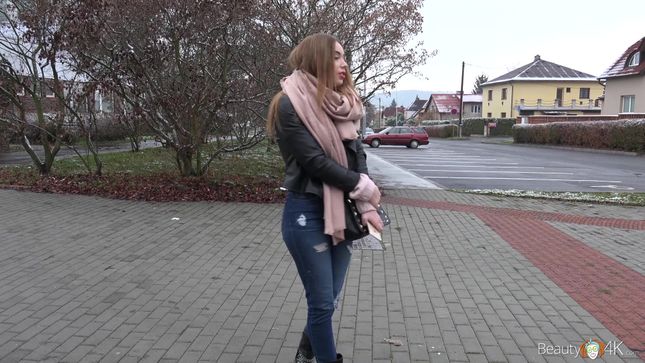 Порно видео Пацан подцепил на улице красавицу